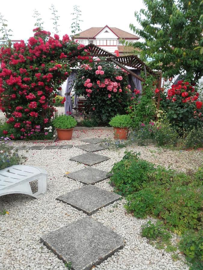 Hotel Casa Ellamy Două Mai Zewnętrze zdjęcie