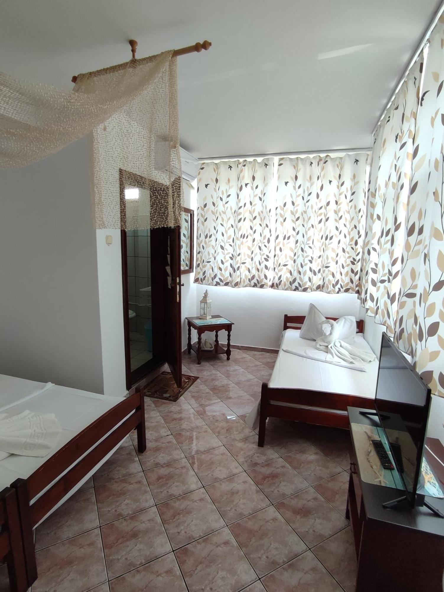 Hotel Casa Ellamy Două Mai Zewnętrze zdjęcie