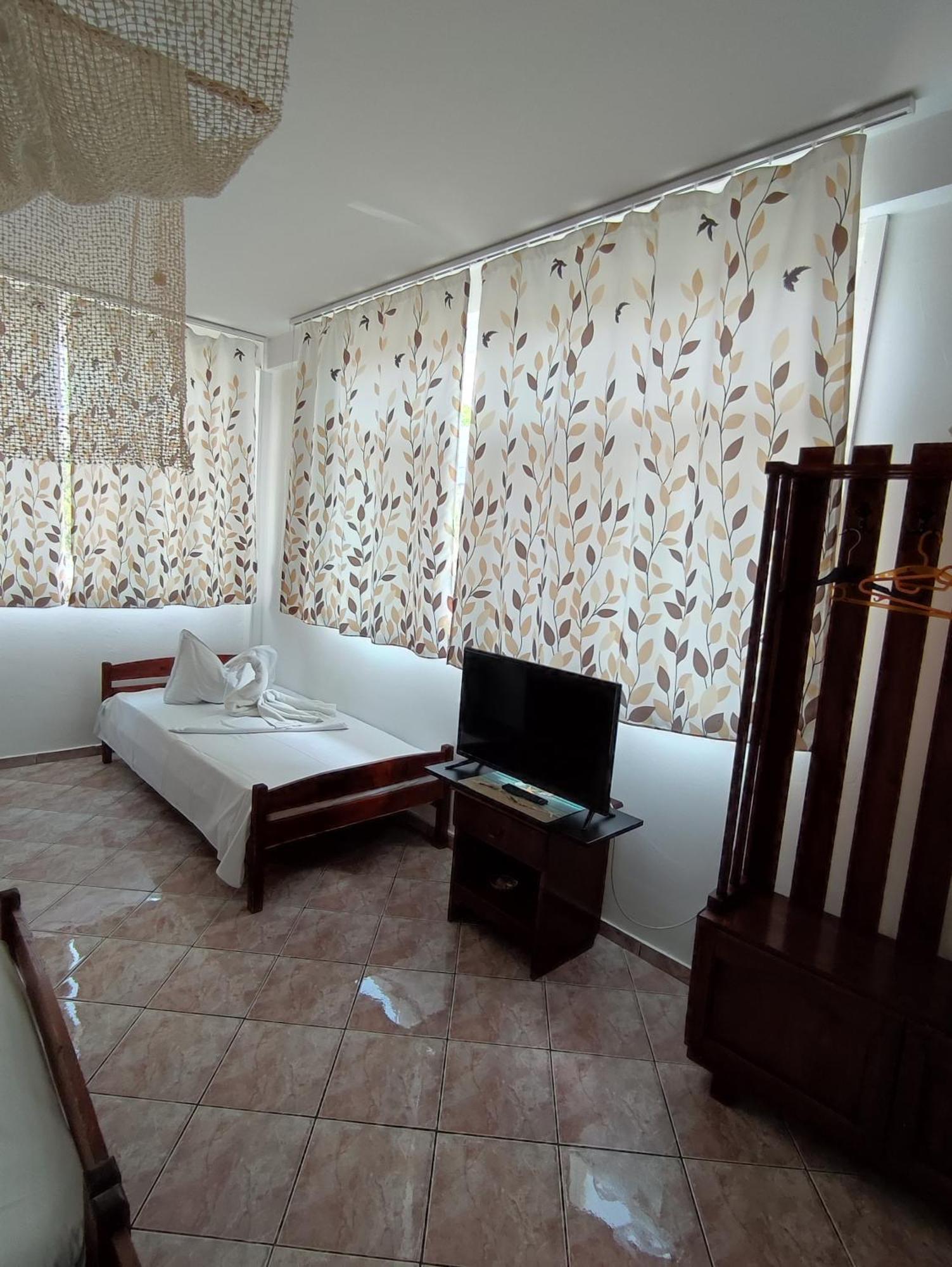 Hotel Casa Ellamy Două Mai Zewnętrze zdjęcie